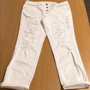 NWT American Eagle Tomgirl Distressed Jeans